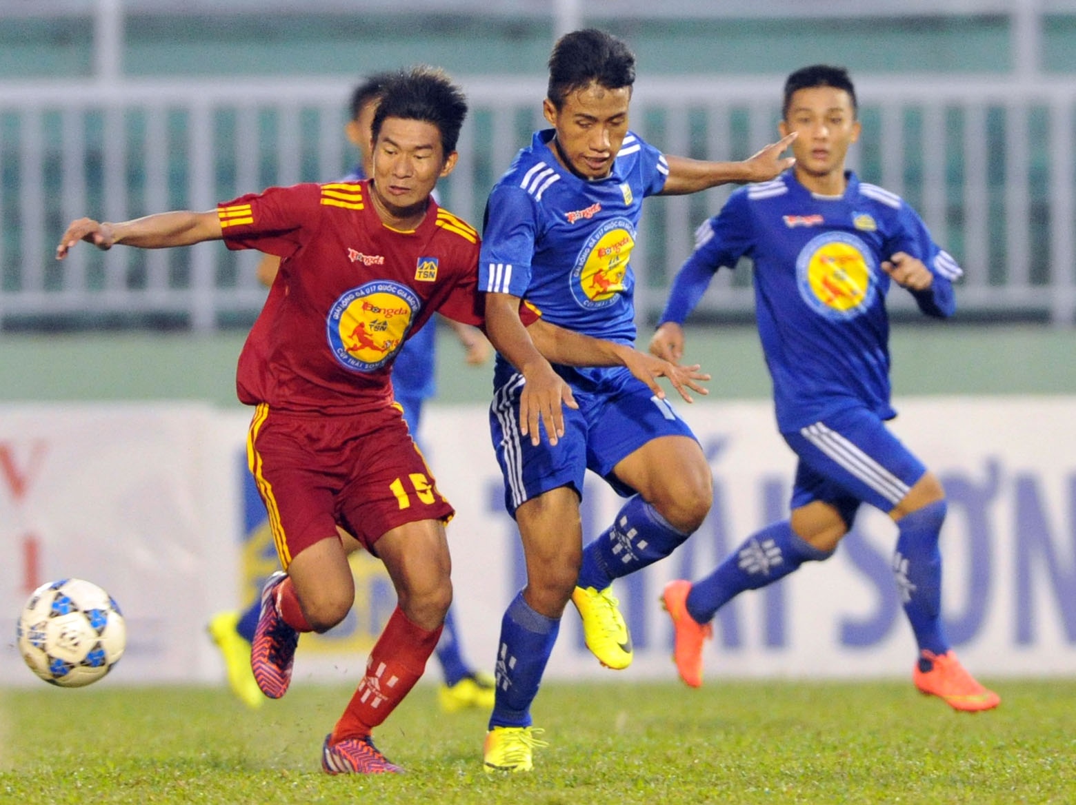 Duong kim vo dich PVF chan dung hien tuong Quang Ngai hinh anh