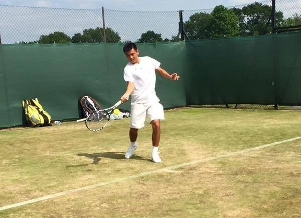 Ly Hoang Nam vao vong 2 doi nam Wimbledon tre hinh anh