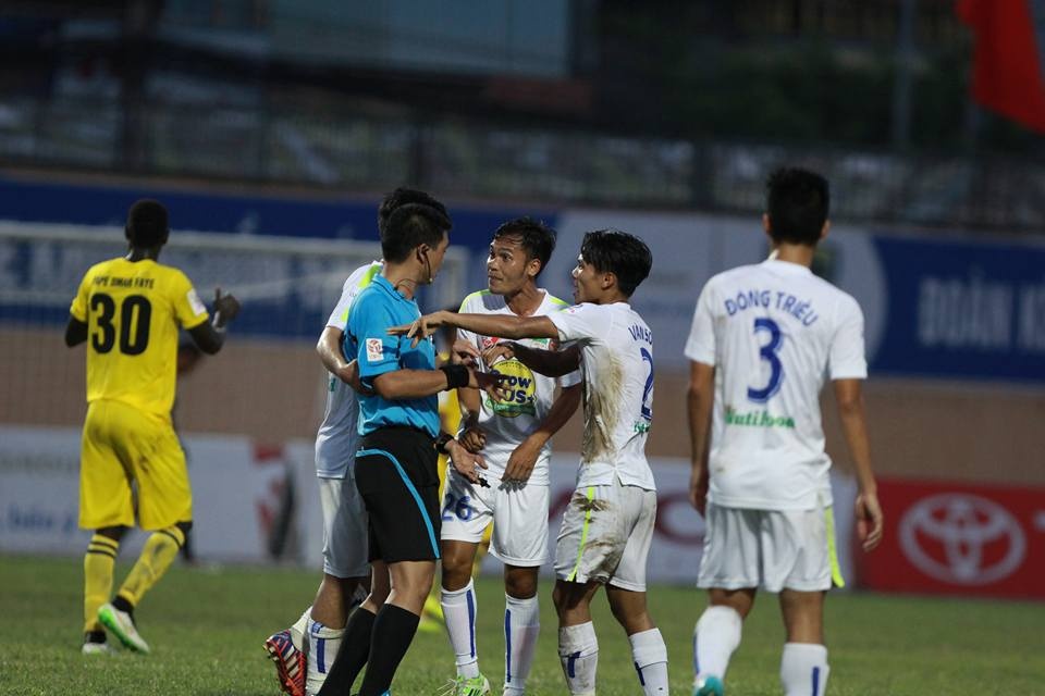 B.Binh Duong vung ngoi dau, HAGL lam nguy hinh anh