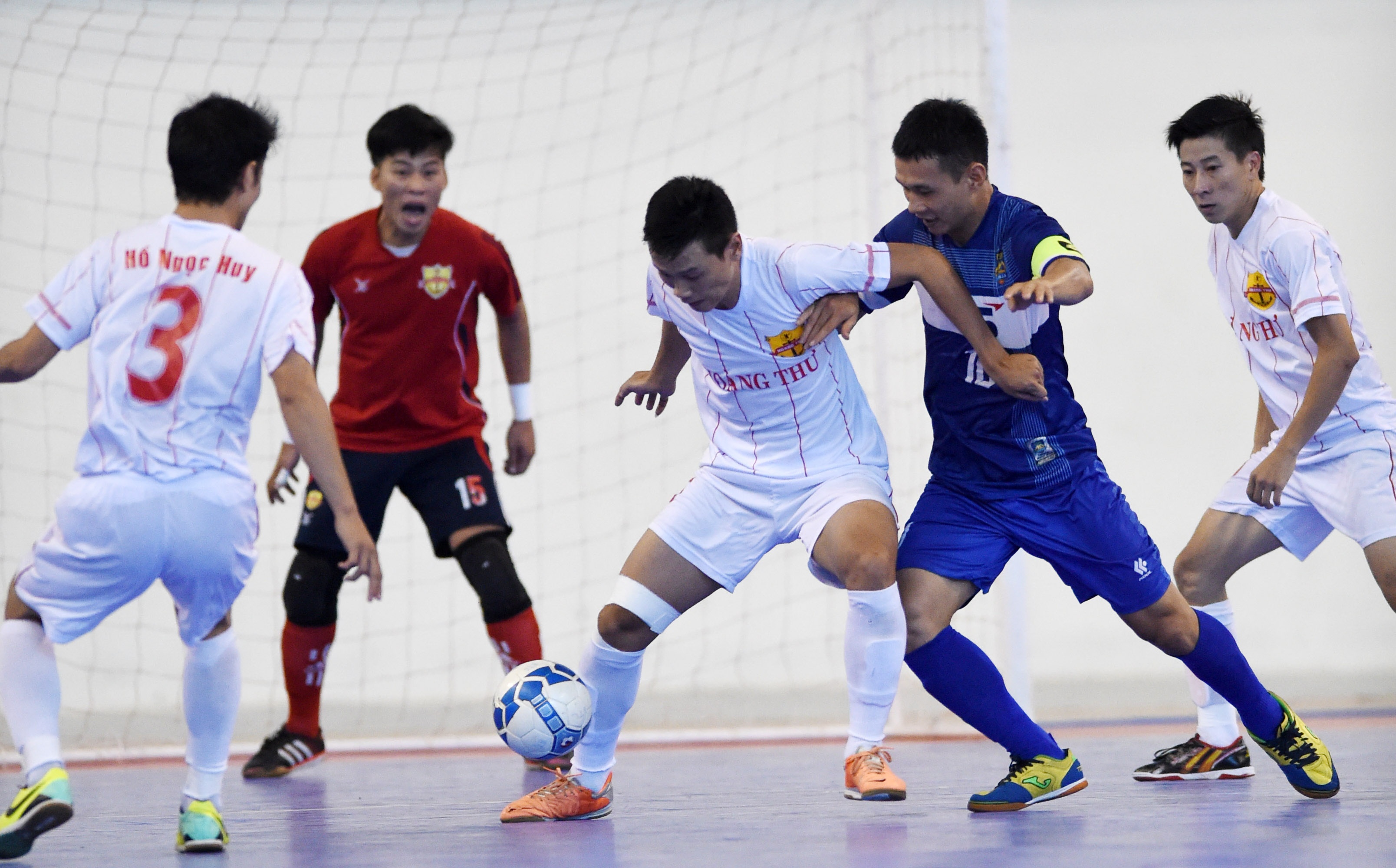 Thai Son Nam dua sao quoc te du giai futsal TP HCM mo rong hinh anh