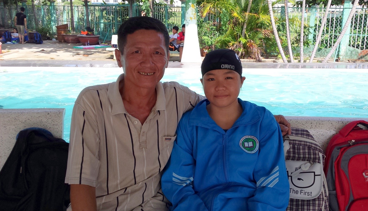 HLV boi tre Singapore: ‘Dung de mat Phuong Tram’ hinh anh