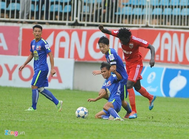 Olaya Moses, cầu thủ chơi hay nhất ở trận lượt đi hoàn toàn mờ nhạt ở trận đấu chiều 19/7 trước hàng tiền vệ của HAGL.