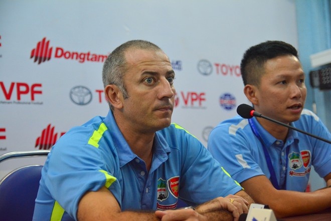 HLV Graechen vang mat khi HAGL gap SHB.Da Nang hinh anh