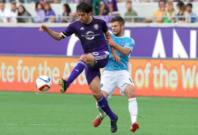 Kaka là cầu thủ nhận lương cao nhất trong lịch sử giải MLS, cao hơn cả Beckham trước đây ở LA Galaxy.