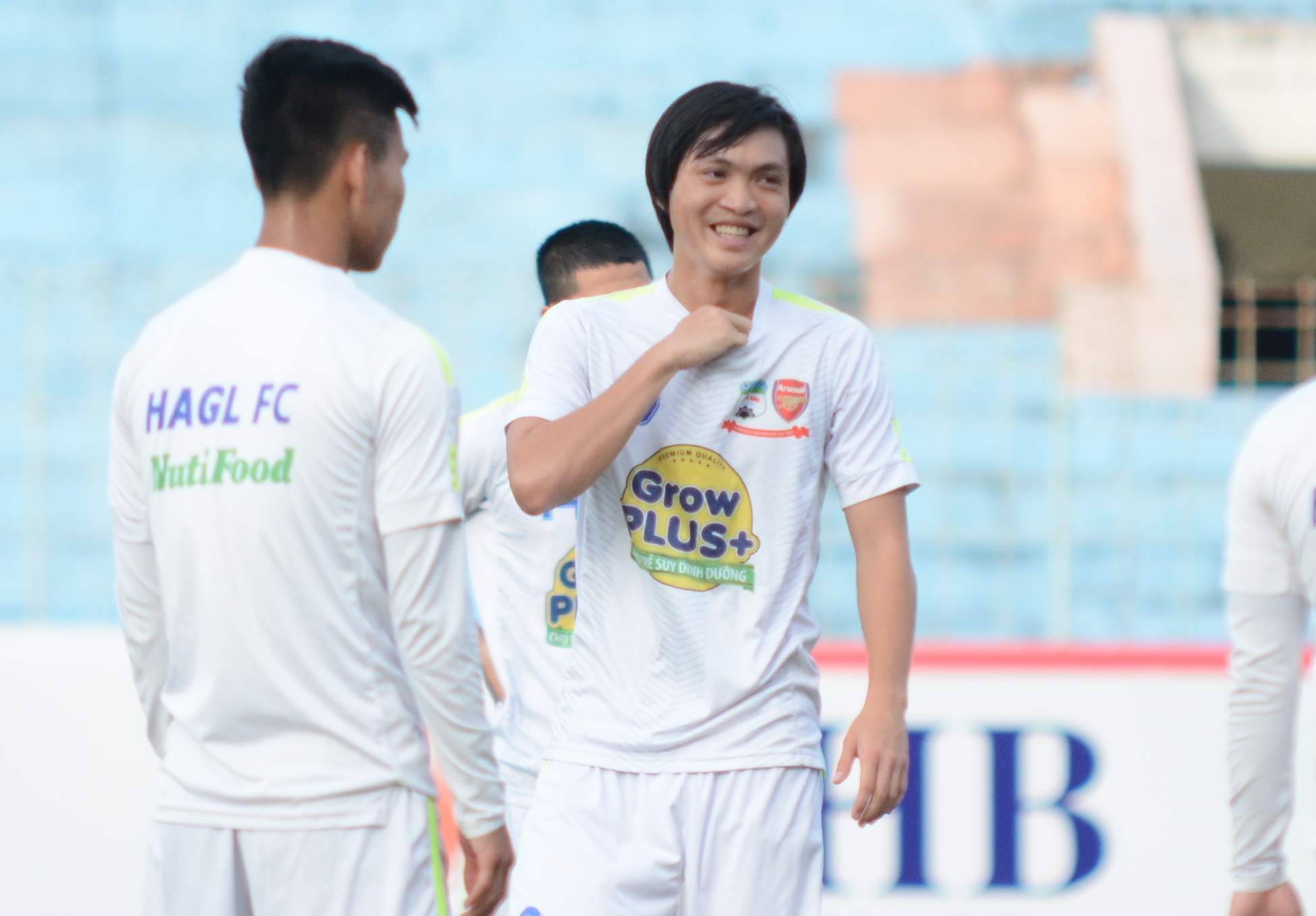 Tuấn Anh cười tươi trong buổi tập cuối cùng chuẩn bị cho trận gặp SHB.Đà Nẵng. Anh là cầu thủ có thời gian thi đấu nhiều nhất cho HAGL từ đầu mùa.