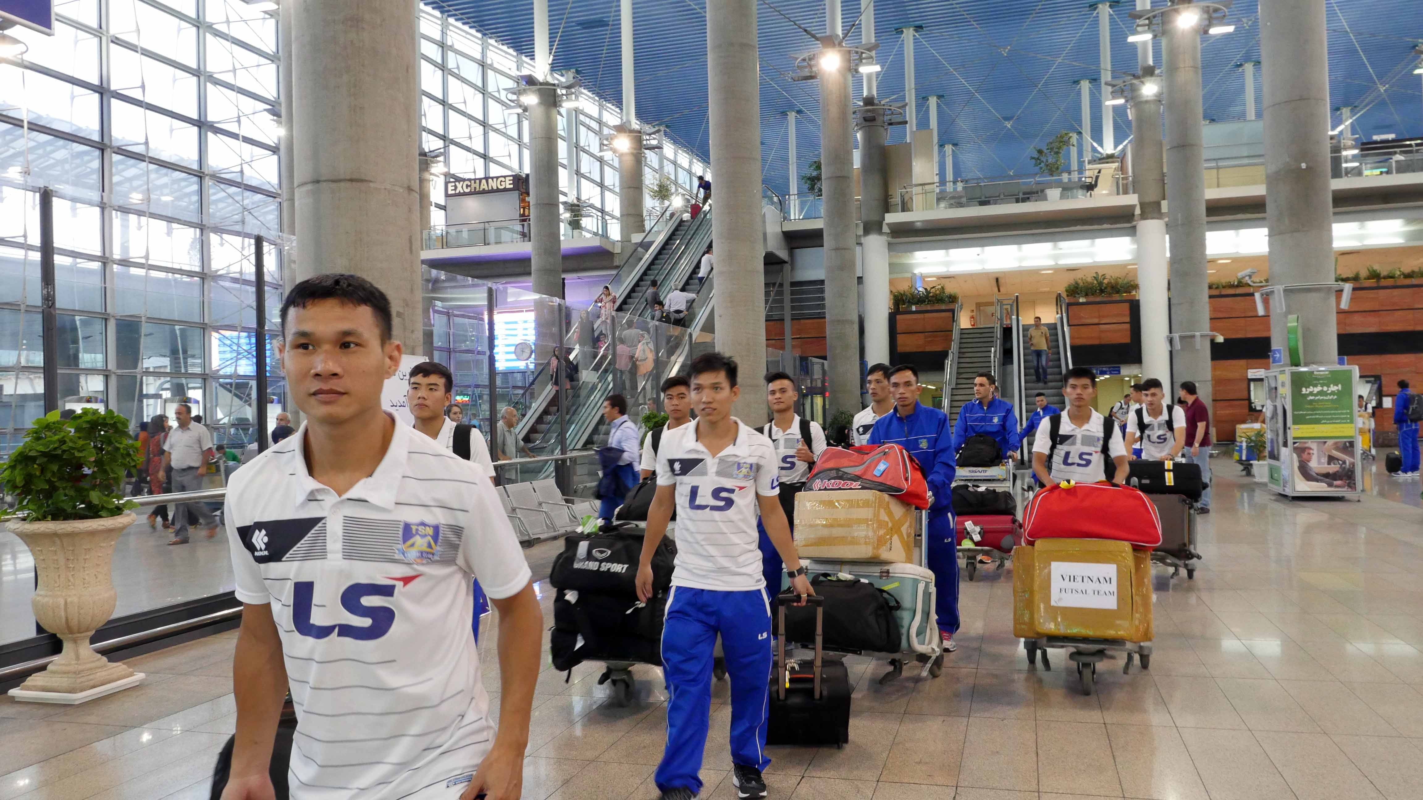 Thai Son Nam dua sao quoc te du giai futsal chau A hinh anh