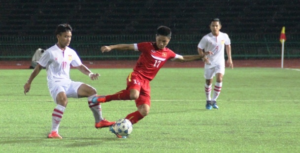 De Lao cam hoa, U16 Viet Nam hep cua vao tu ket hinh anh