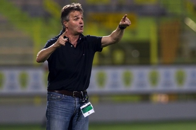 Doi thu DTVN dot ngot thay HLV hinh anh