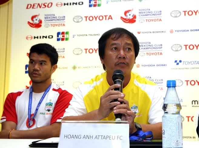 Linh bau Duc dan dat U19 Lao du giai DNA hinh anh