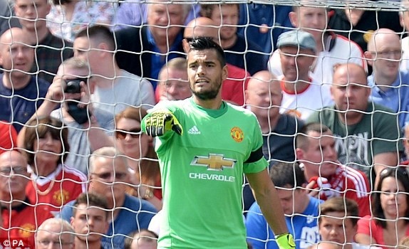 Sergio Romero chứng tỏ mình đủ sức thay thế David de Gea.