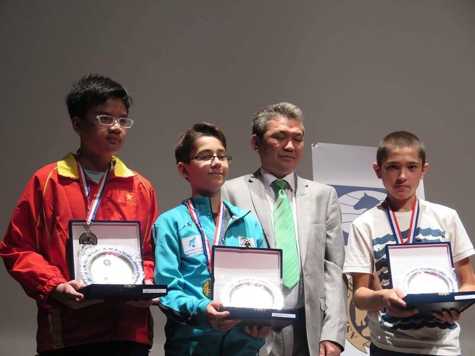 Nguyen Anh Khoi gianh HCV co nhanh, co chop tre chau A hinh anh