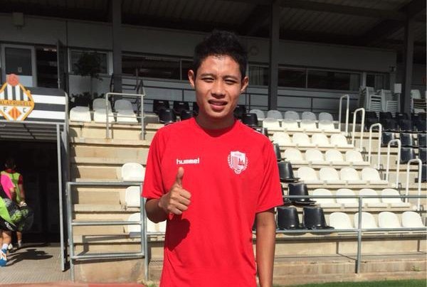 Cau thu Indonesia sang Tay Ban Nha choi bong hinh anh