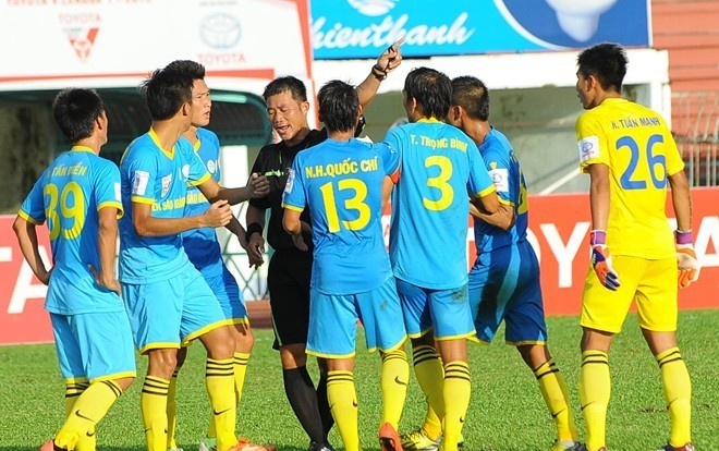 Moi trong tai ngoai bat 3 tran V.League hinh anh