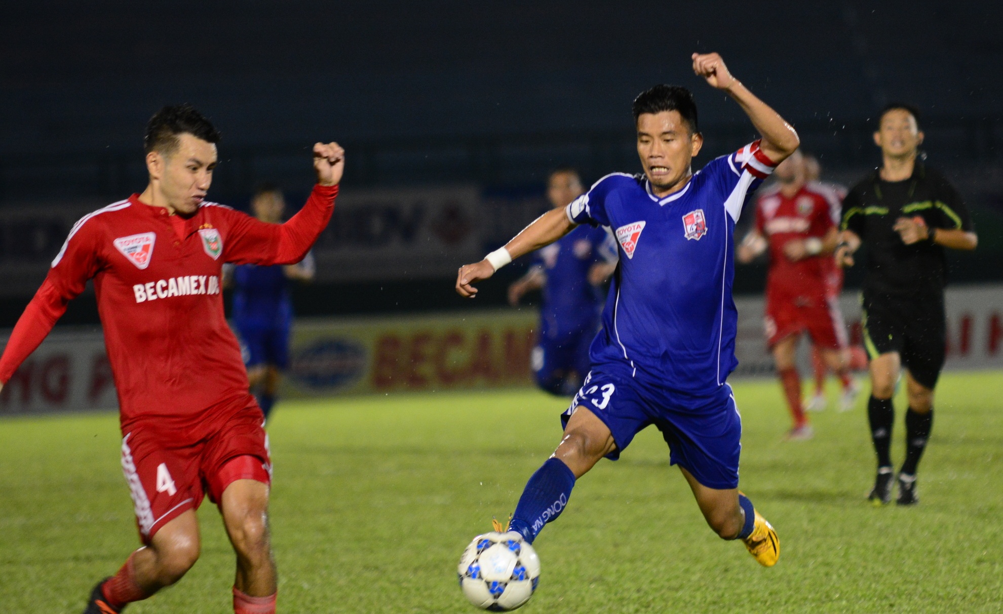 Dong Nai no cau thu 7 ty dong truoc tran gap HAGL hinh anh