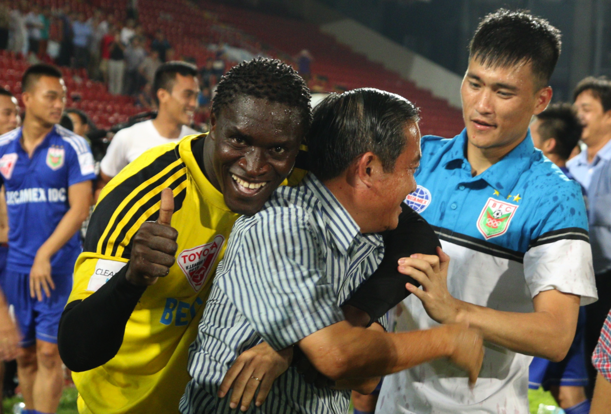 Cong Vinh lan dau vo dich V.League cung B.Binh Duong hinh anh