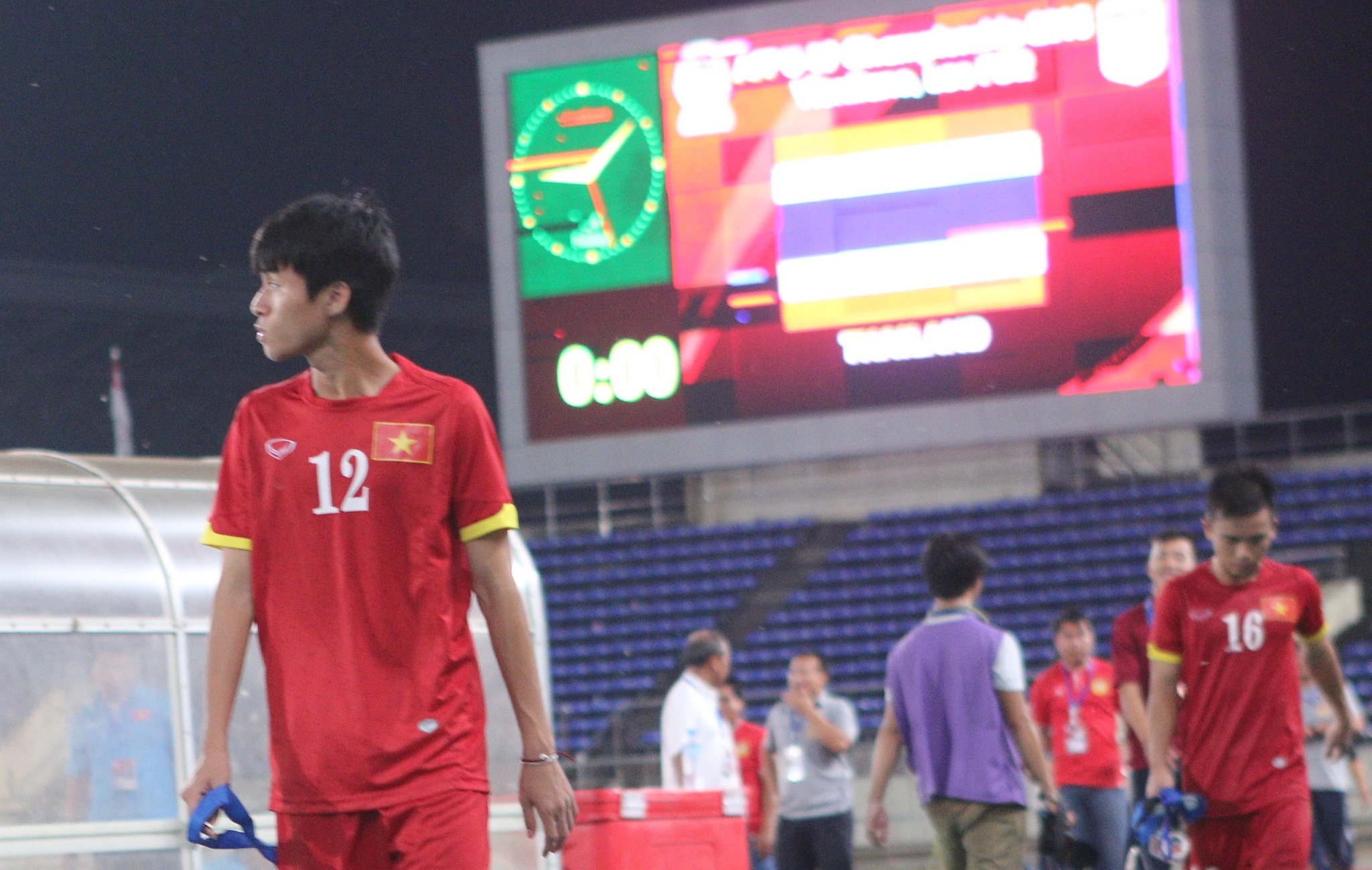 Cau thu U19 Viet Nam nguoc nhin Thai Lan dang quang hinh anh