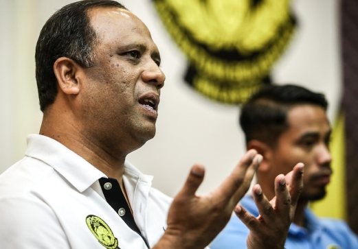 Thua tham UAE 0-10, HLV Malaysia tu chuc hinh anh