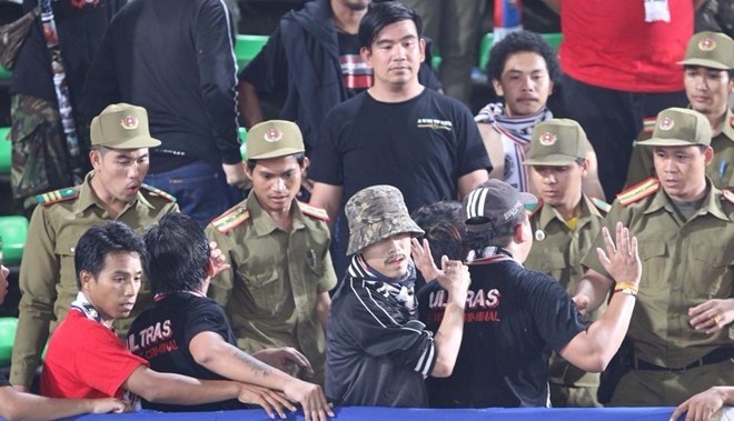 Canh sat Lao truc xuat 25 CDV Thai Lan gay roi ve nuoc hinh anh