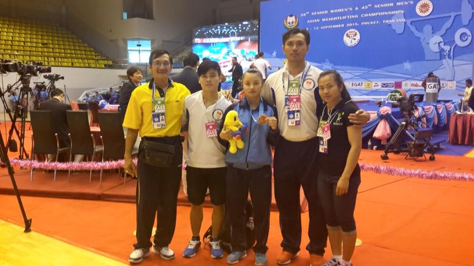 Luc si Viet Nam doat HCD chau A nho nhe hon doi thu 0,5 kg hinh anh