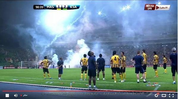 CDV Malaysia dot phao sang, gay nao loan tren san Shah Alam hinh anh