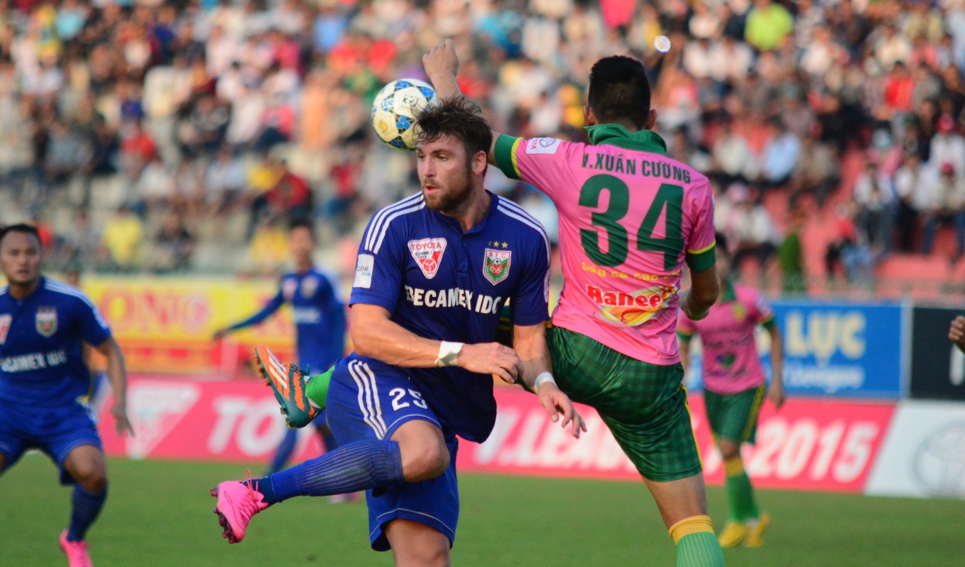 Marko Simic quay roi tinh duc,  ngoai binh v league quay roi tinh duc anh 1