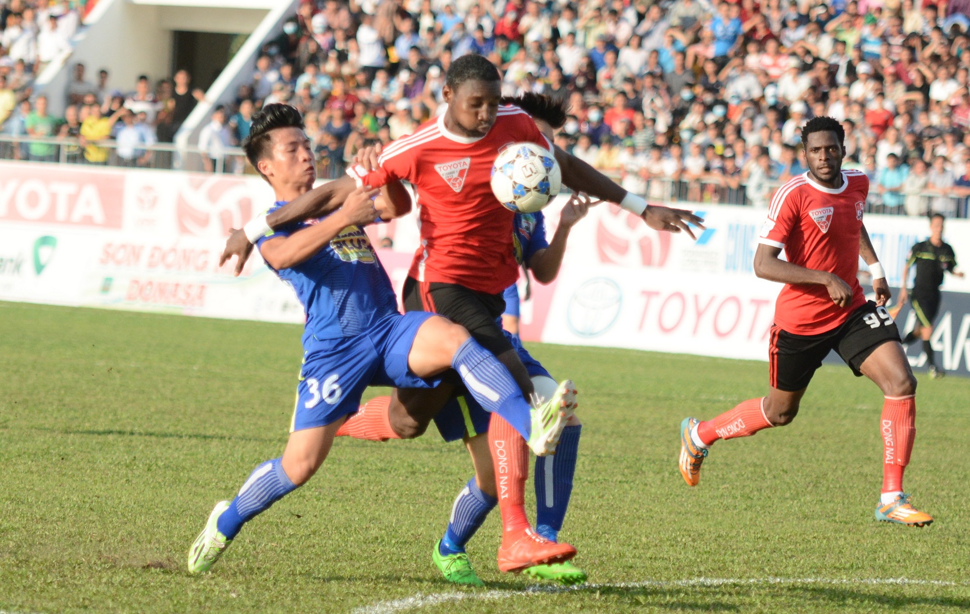 Vong 26 V.League: Tim doi xuong hang hinh anh