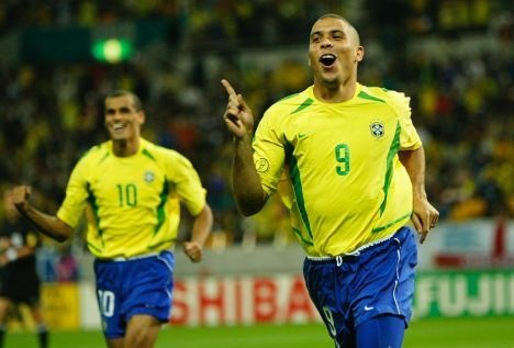 Brazil dua 16 nha vo dich the gioi sang Viet Nam hinh anh