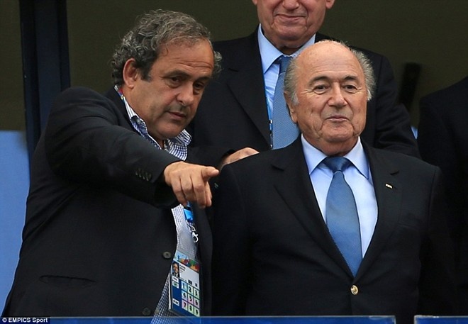 Uy ban dao duc FIFA trung phat Sepp Blatter, Platini hinh anh