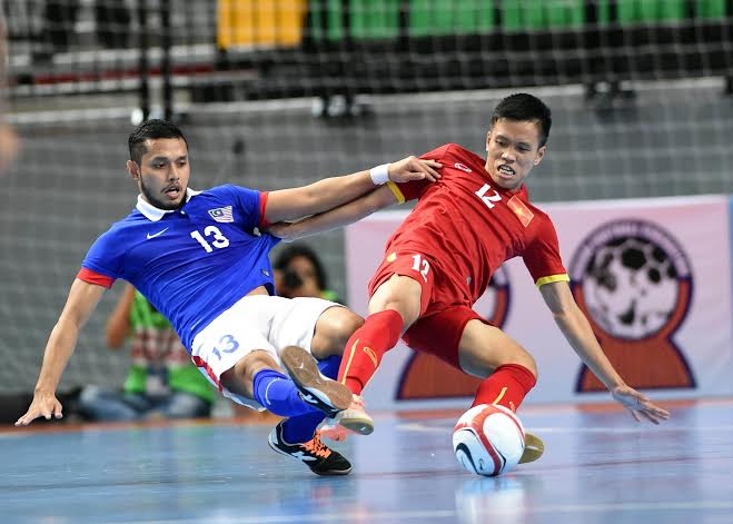 Thua nguoc Malaysia, futsal Viet Nam trang tay o giai DNA hinh anh