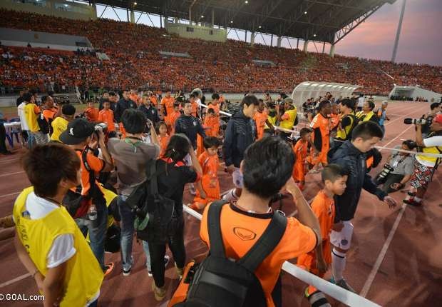 Các trận đấu tại giải Thai Premier League có chất lượng cao, sân vận động đẹp và khán đài đầy ắp khán giả.