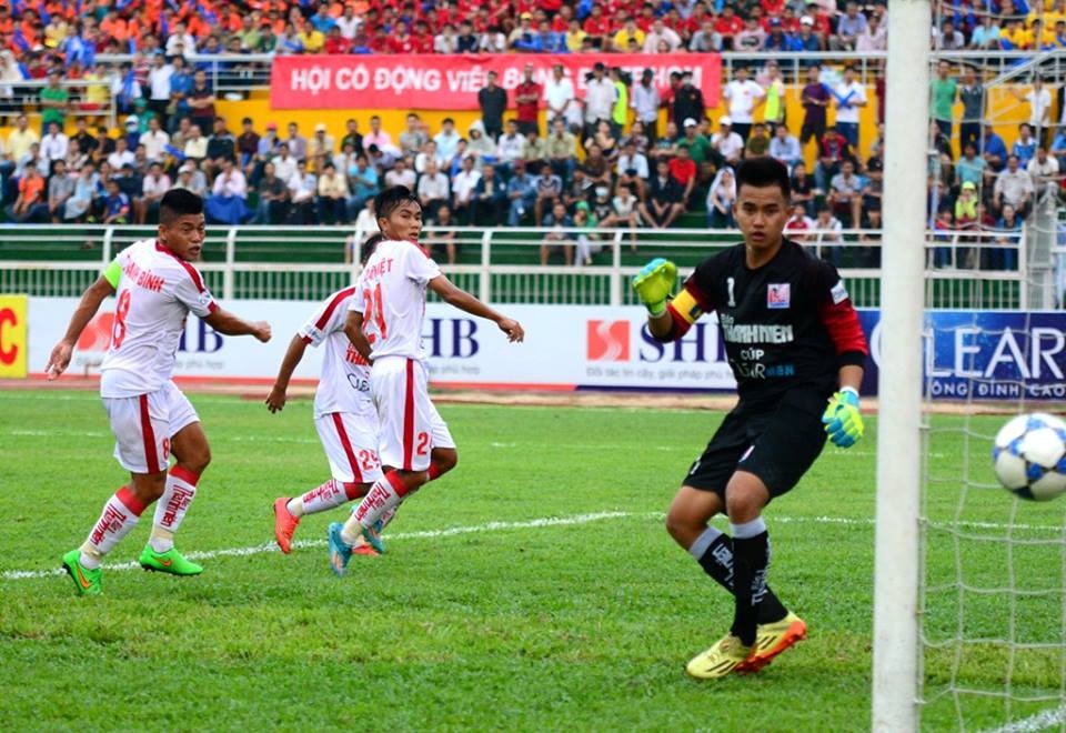 HLV Gia Lai: ‘Chung toi can cai thien hang phong ngu’ hinh anh