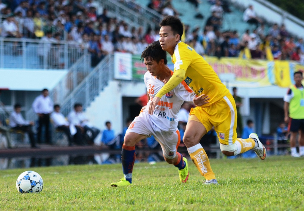 Hà Nội T&T (áo vàng) chứng tỏ sức mạnh với 3 trận toàn thắng tại vòng bảng.