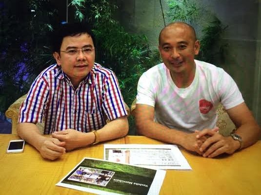 Ông Tân Phát (trái) từng tháp tùng Matsubara khi cựu danh thủ nổi tiếng này sang Việt Nam.