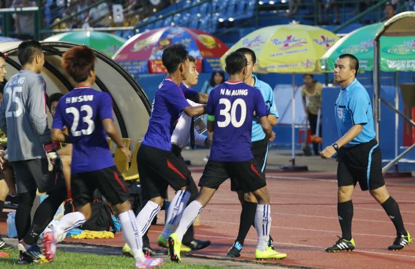 Doi bong Myanmar ruot danh trong tai Viet Nam hinh anh