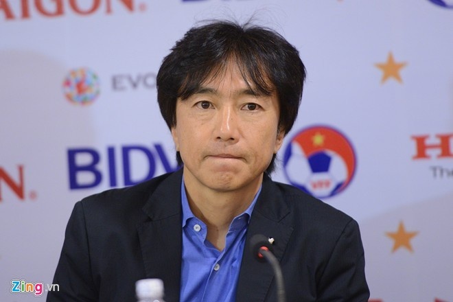 HLV Miura đã rút ngắn kỳ nghỉ cá nhân, trở lại Việt Nam tối 7/11 để chuẩn bị cho đội U23 dự giải châu Á.