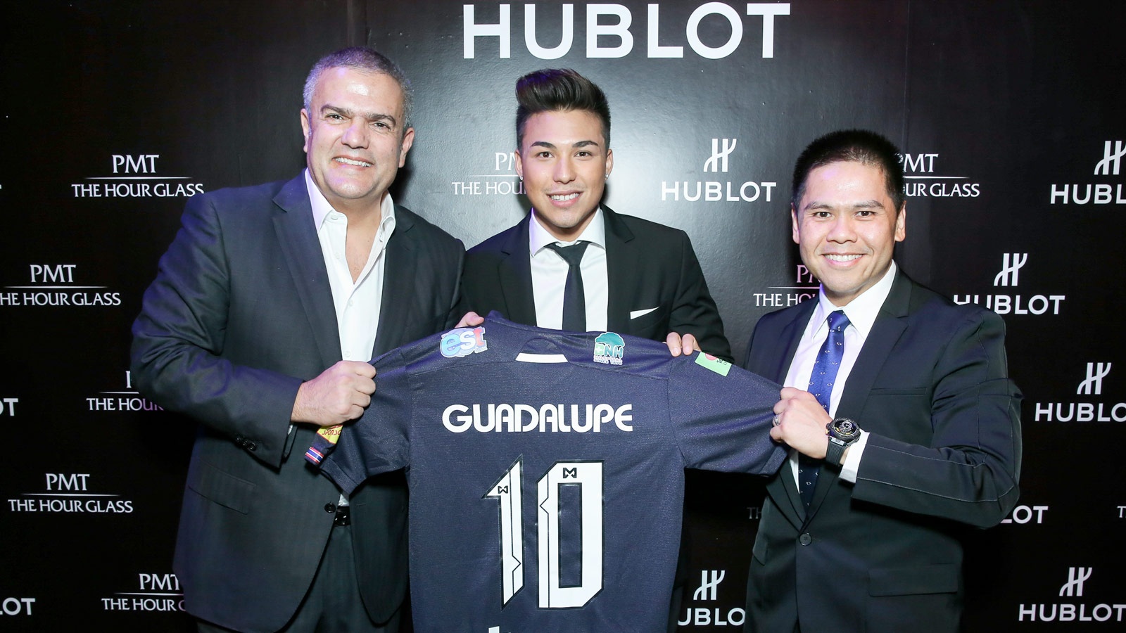 Cau thu Thai Lan giup CLB thu 2,5 ty dong tu ban ao dau hinh anh