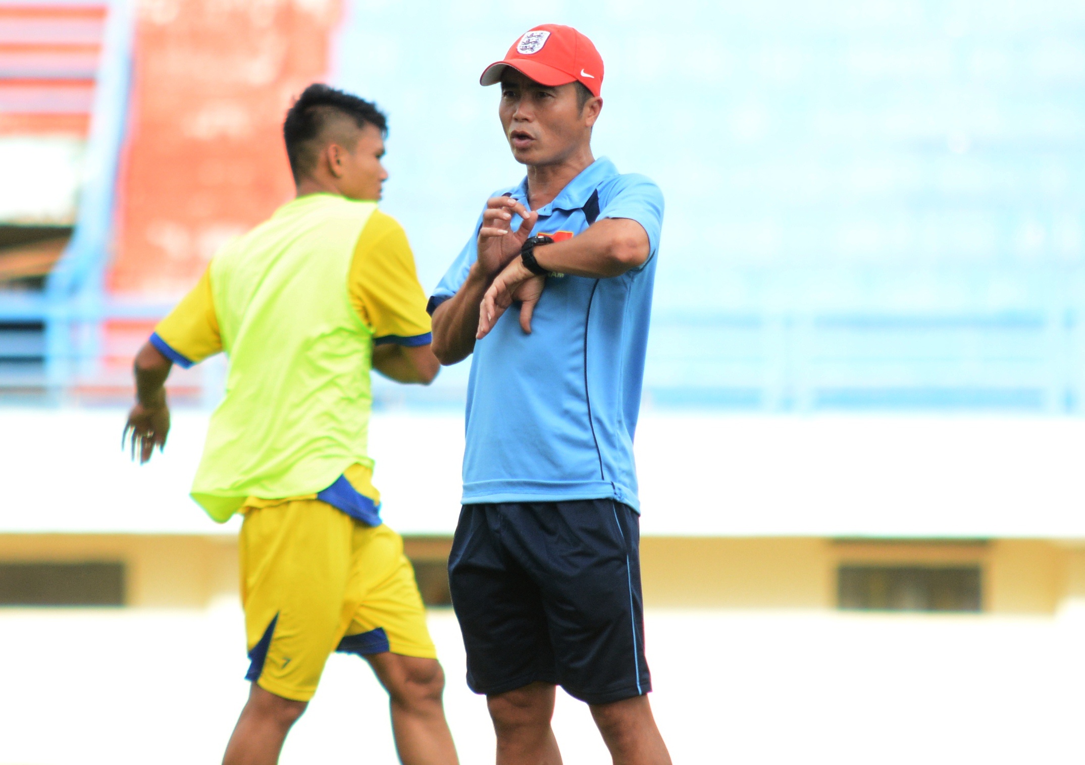 HLV U21 Viet Nam: ‘Doi co the choi khac neu gap lai HAGL’ hinh anh