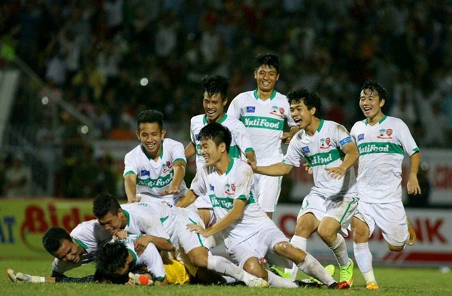 V.League: Co may dot tien hinh anh