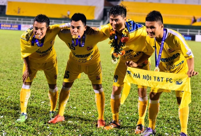 Giai U21 quoc te: Xem quan bau Duc so tai linh bau Hien hinh anh