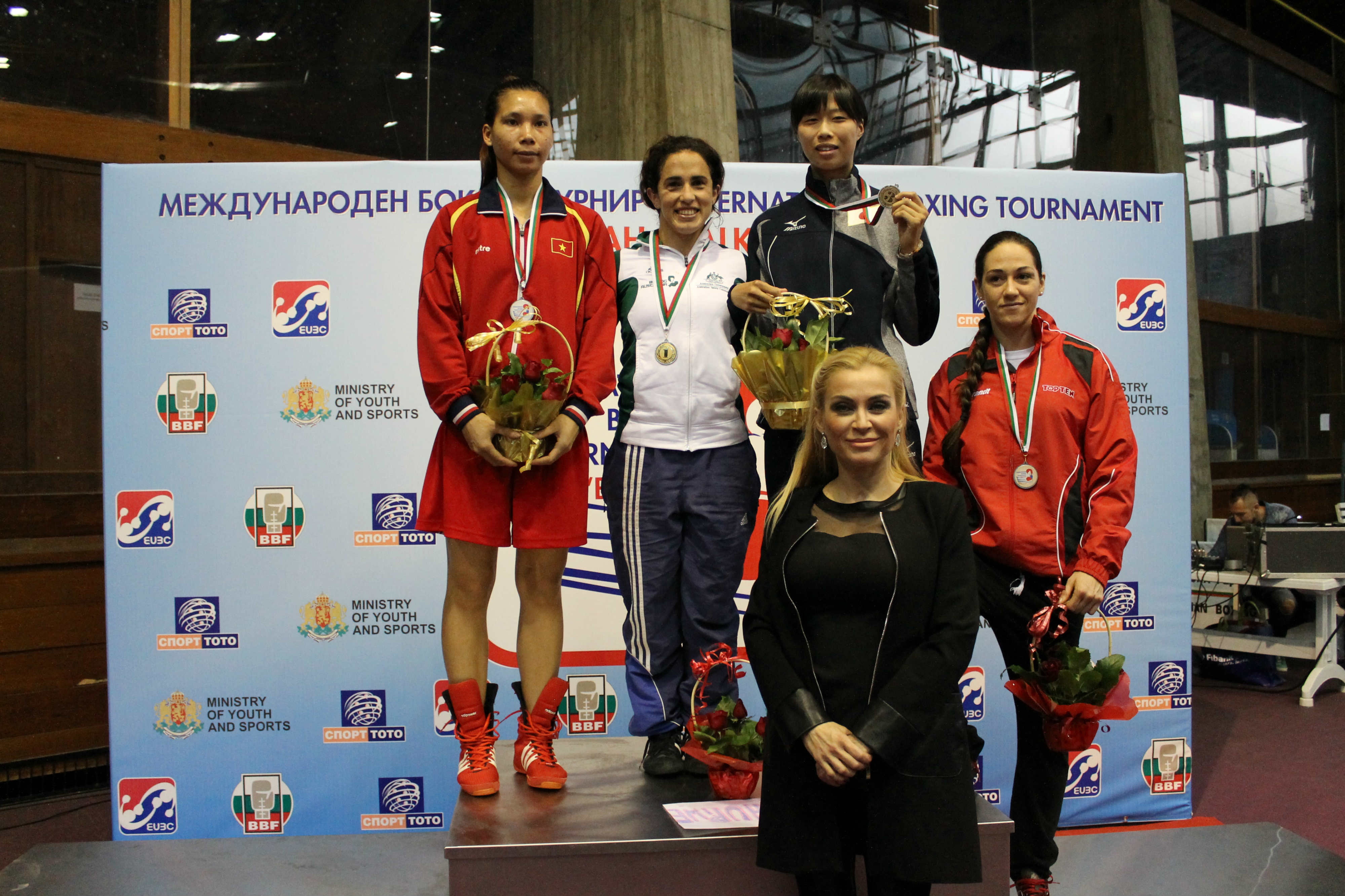 Boxing nu Viet Nam gianh HCV giai quoc te Balkan 2015 hinh anh