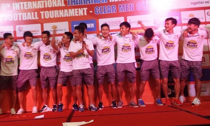 Cau thu U21 HAGL hao hung hat 'Vo nguoi ta' hinh anh