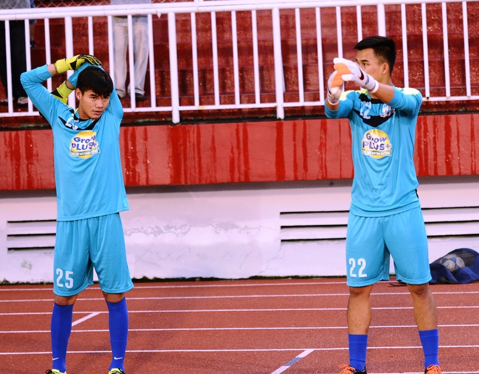 Hai thu mon U21 HAGL phoi hop giup doi nha thang luan luu hinh anh