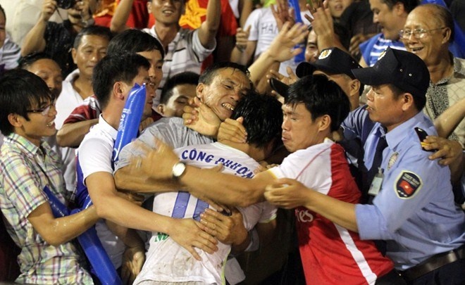 Cong Phuong om bo duoi mua nhan de cu giai Fair-Play hinh anh