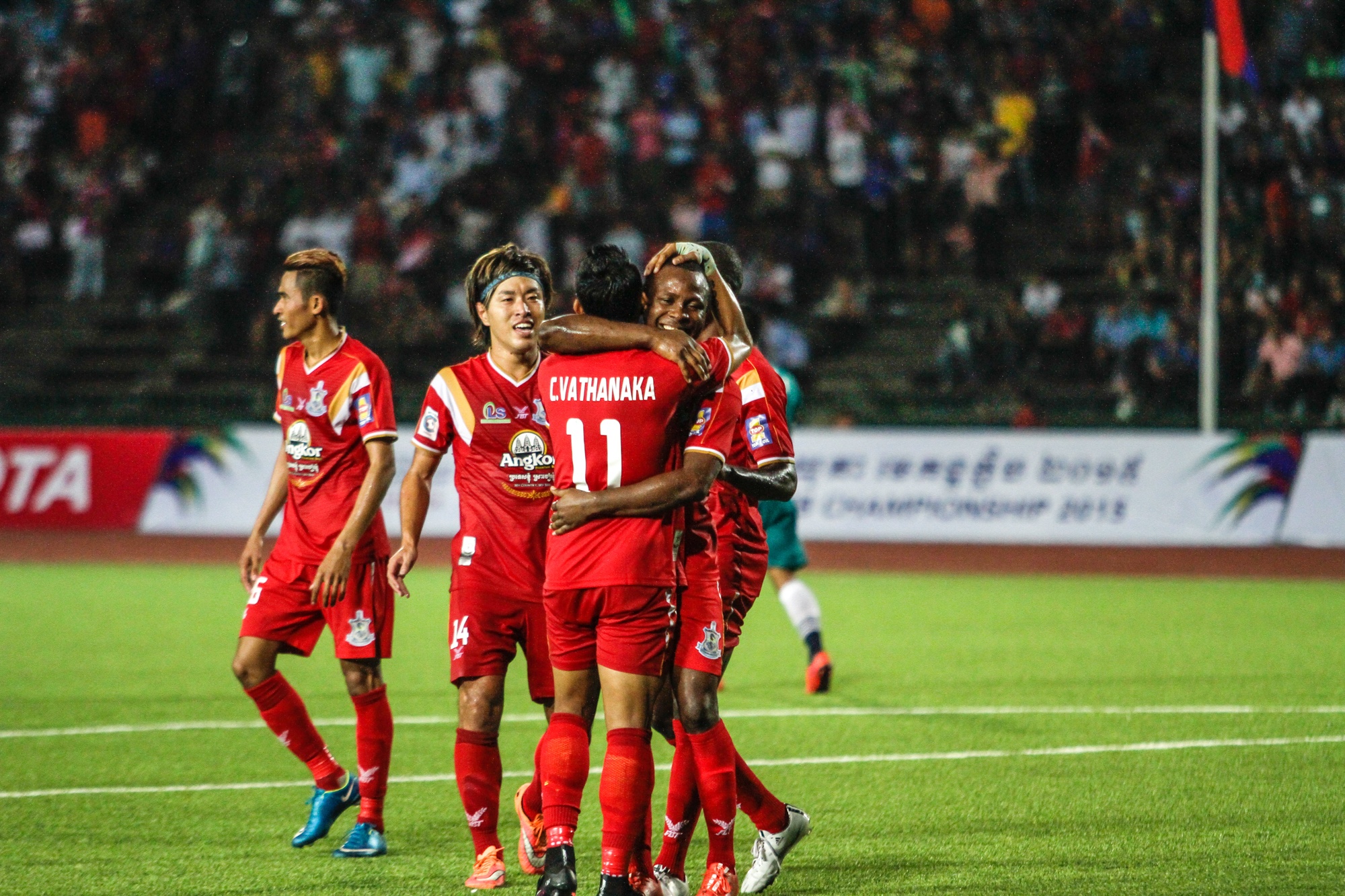Doi bong Campuchia thach thuc B.Binh Duong tai Mekong Cup hinh anh