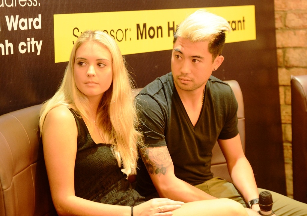 Lee Nguyễn và bạn gái Janell Carlson (22 tuổi) mới quen nhau từ tháng 8 năm nay.