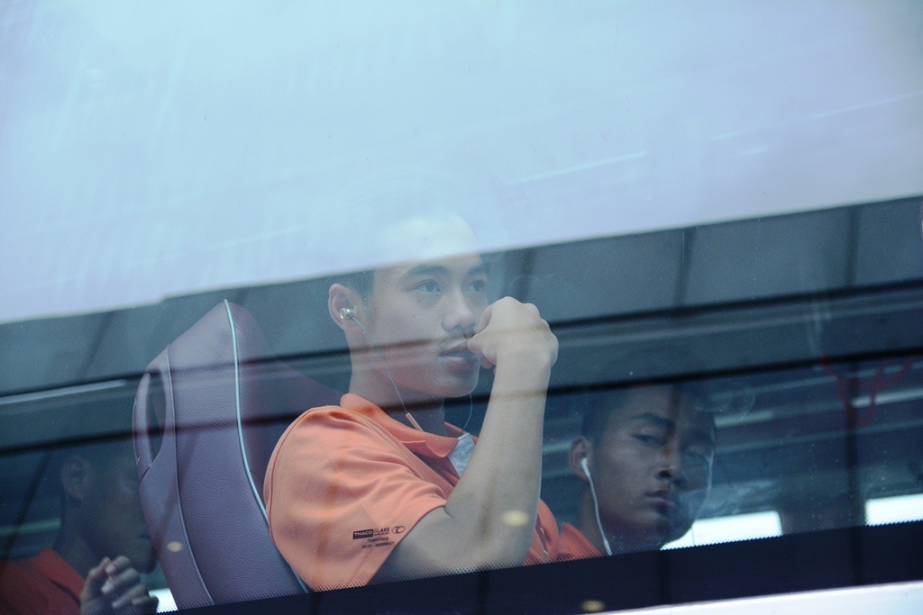 VFF bo tri 3 xe don U23 Viet Nam ve Binh Duong hoi quan hinh anh