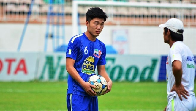 Xuan Truong ky hop dong voi doi bong Han Quoc ngay 28/12 hinh anh