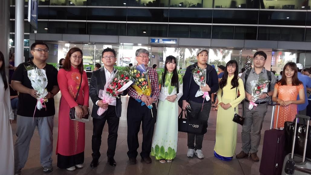 Phái đoàn CLB Incheon United đến sân bay Tân Sơn Nhất chiều 27/12. Ảnh: Bá Huy