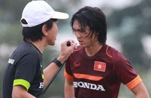 ‘HLV Miura nen su dung Tuan Anh de thay doi cach choi’ hinh anh