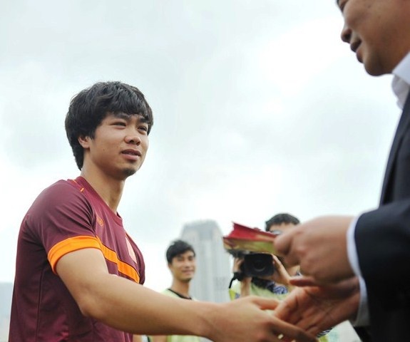 Thuong Tet VDV: Cho gan tram trieu, noi vai tram ngan hinh anh